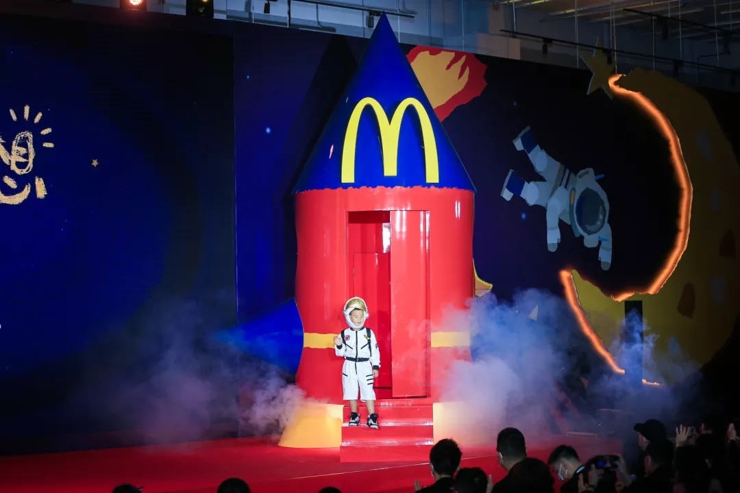西贝麦当劳中国为孩子“点亮梦想”，带你上天！